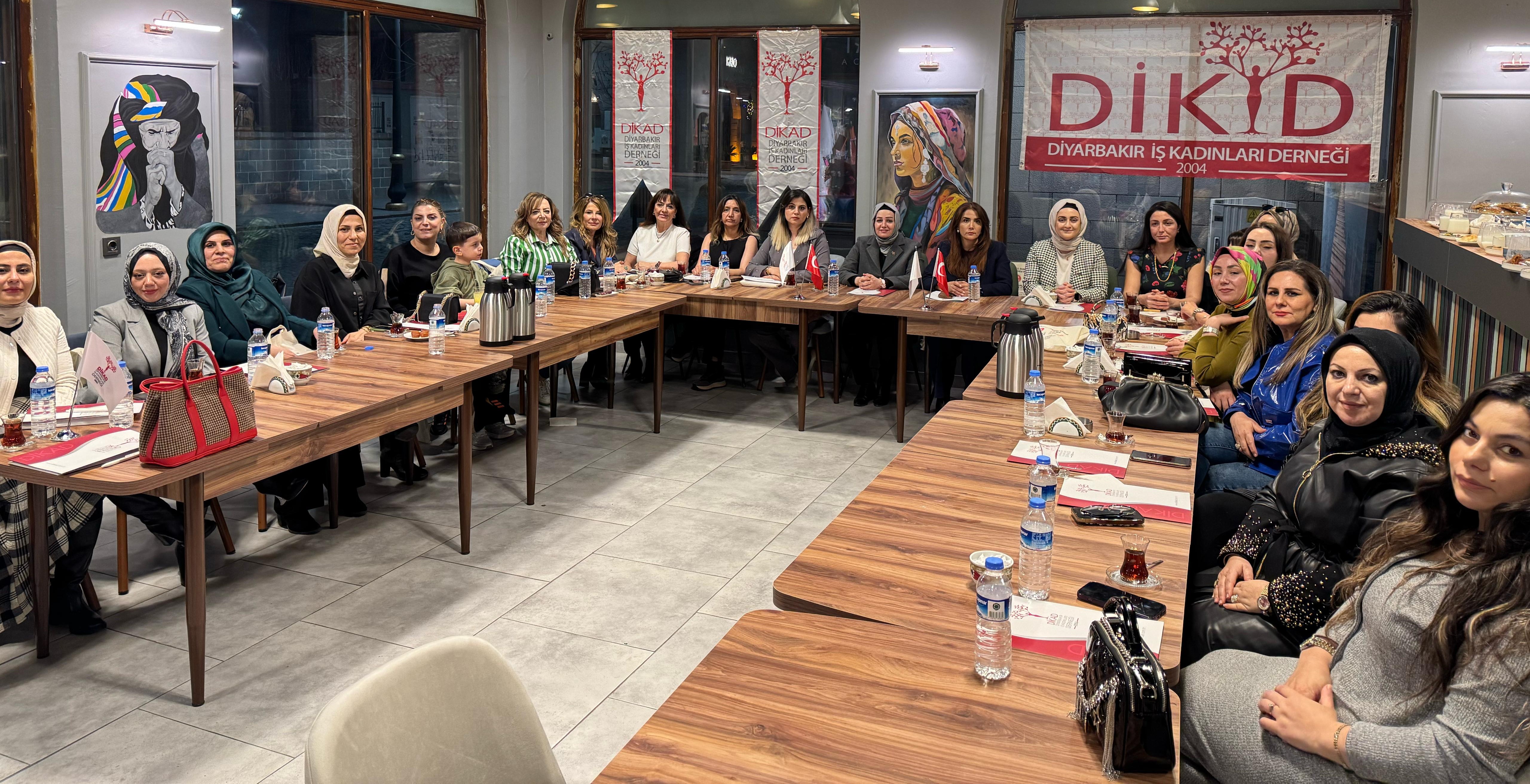 DİYARBAKIR’ DA İŞ KADINLARI İFTARDA BİR ARAYA GELDİ
