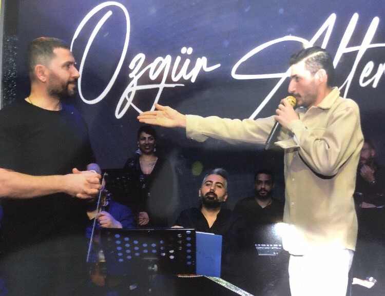 Kemal Ünlü’den Sahne İstanbul’da Duygu Yüklü Gece!